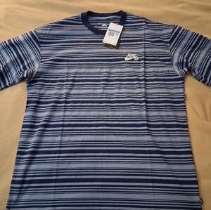 Nike SB Men's Navy and Light Blue Striped Tee FQ3711-493 Size Med NWT